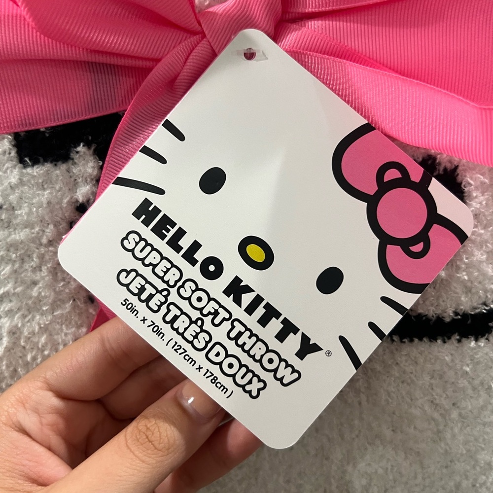 NEW! Hello Kitty super soft throw - Picture 5 of 6